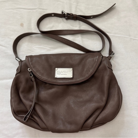Marc by Marc Jacobs Classic Q Natasha Crossbody Bag Handbag ~ Brown Leather - Picture 1 of 9